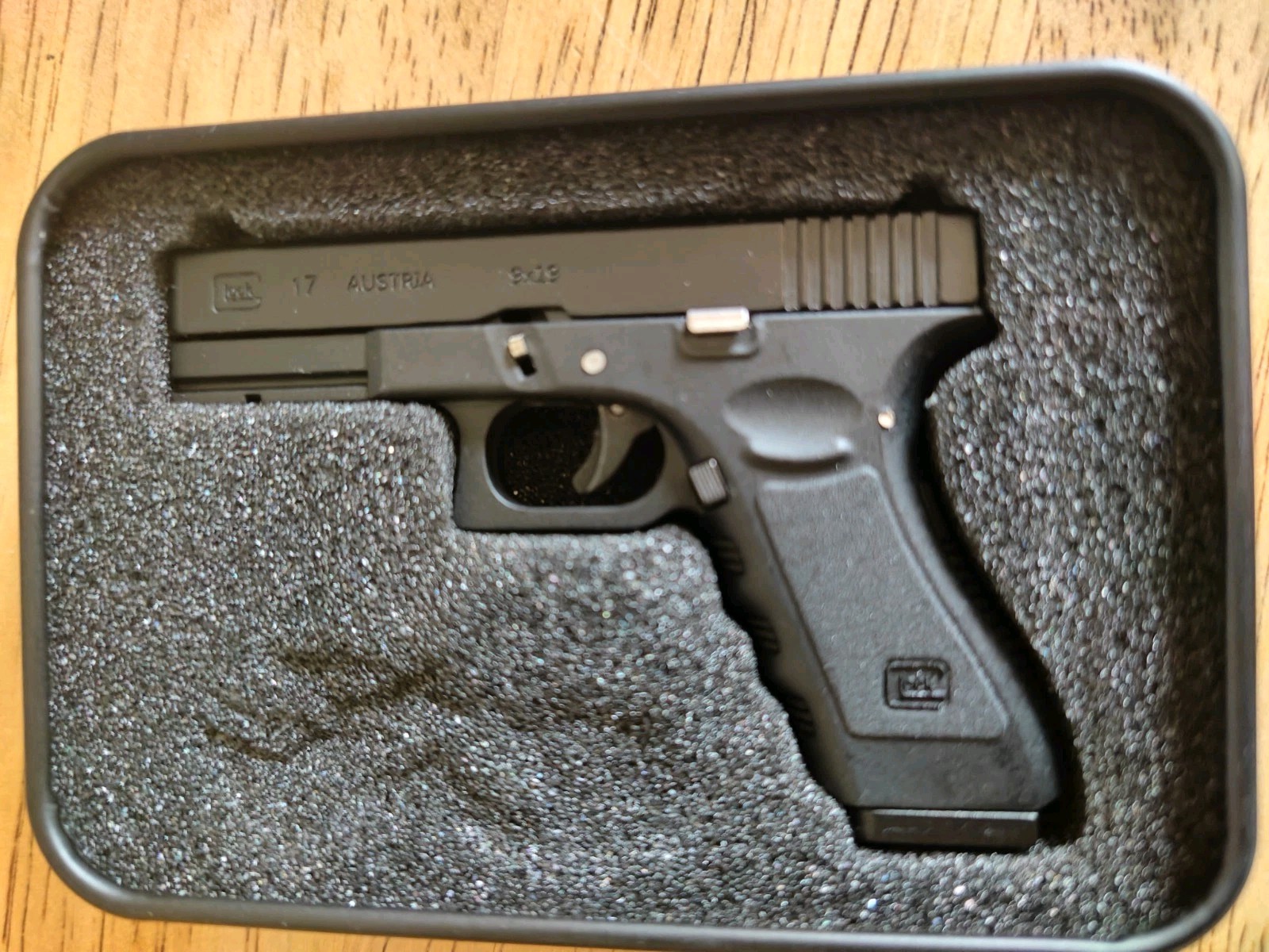 BLACK REALISTIC GLOCK 17 KEYCHAIN Gun Pistol REPLICA ONLY