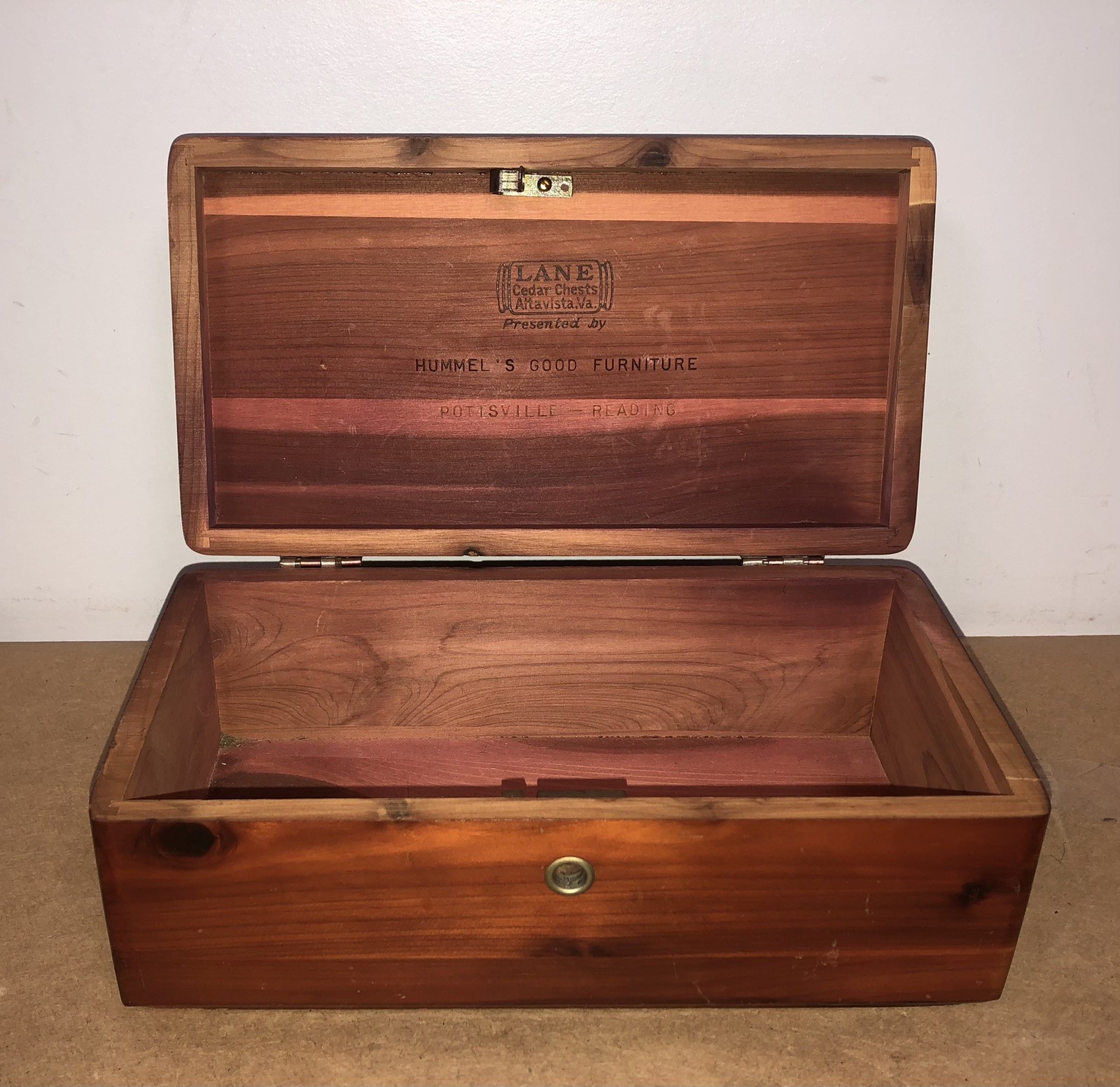 Lane Mini Cedar Chest Hummel's Good Furniture Pottsville Reading PA Jewelry Box