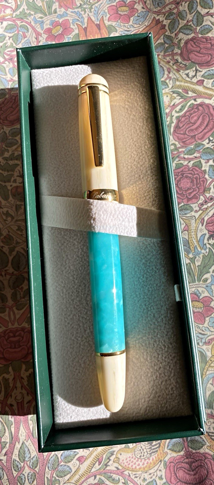 Laban 325 Fountain Pen in Aqua Lagoon w/Gold Trim, Medium Stainless Steel Nib