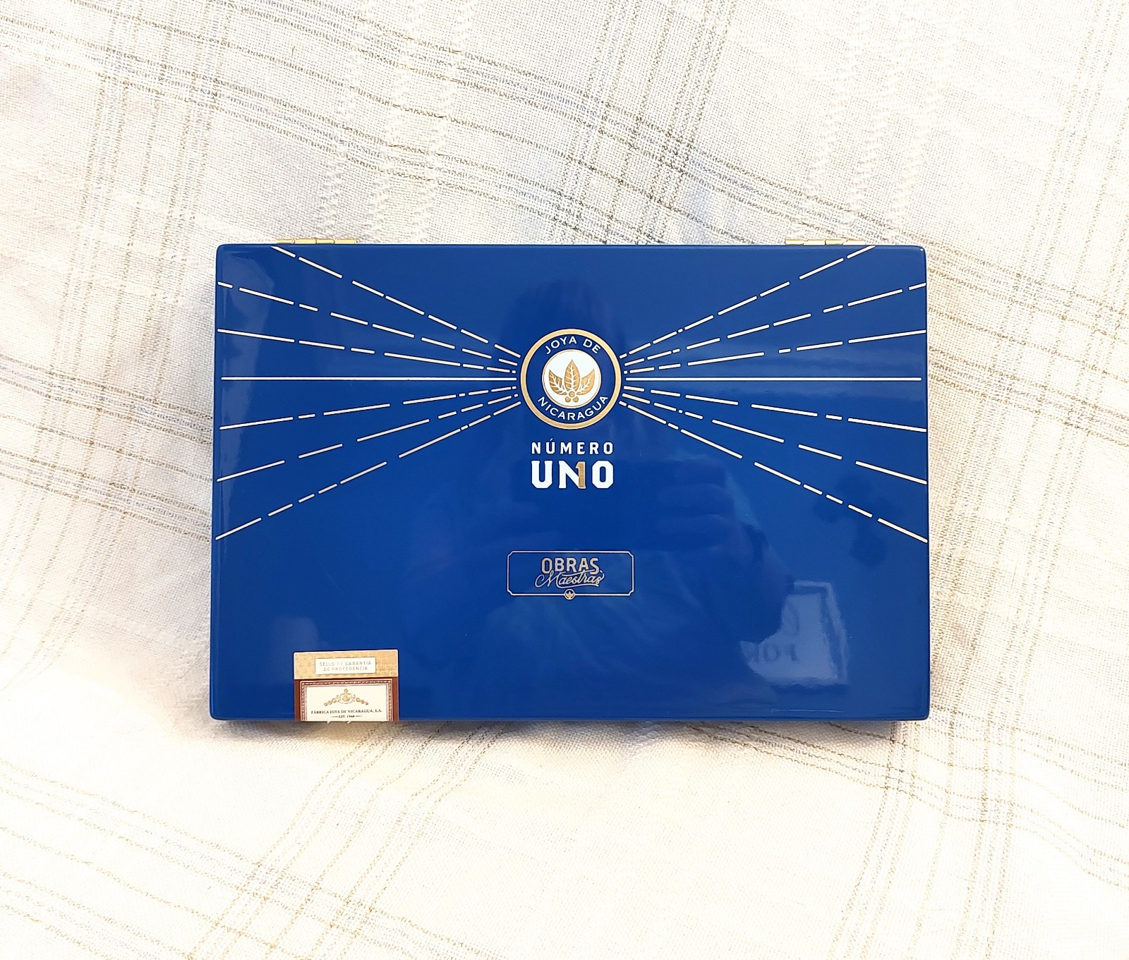 GORGEOUS Joya de Nicaragua Numero Uno EMPTY cigar box in Glossy Blue w/Gold Logo