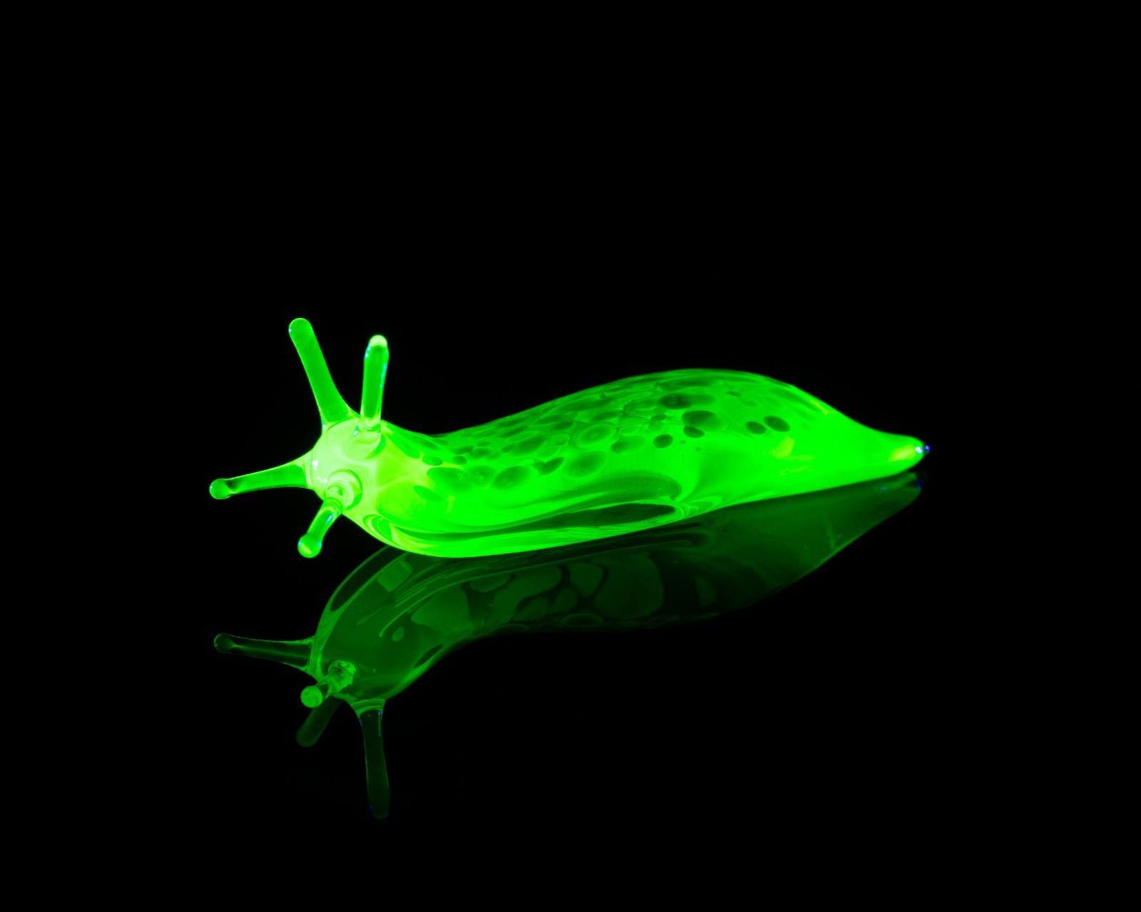 Uranium Glass Slug Figurine – Glowing UV Reactive Green Lampwork Snail