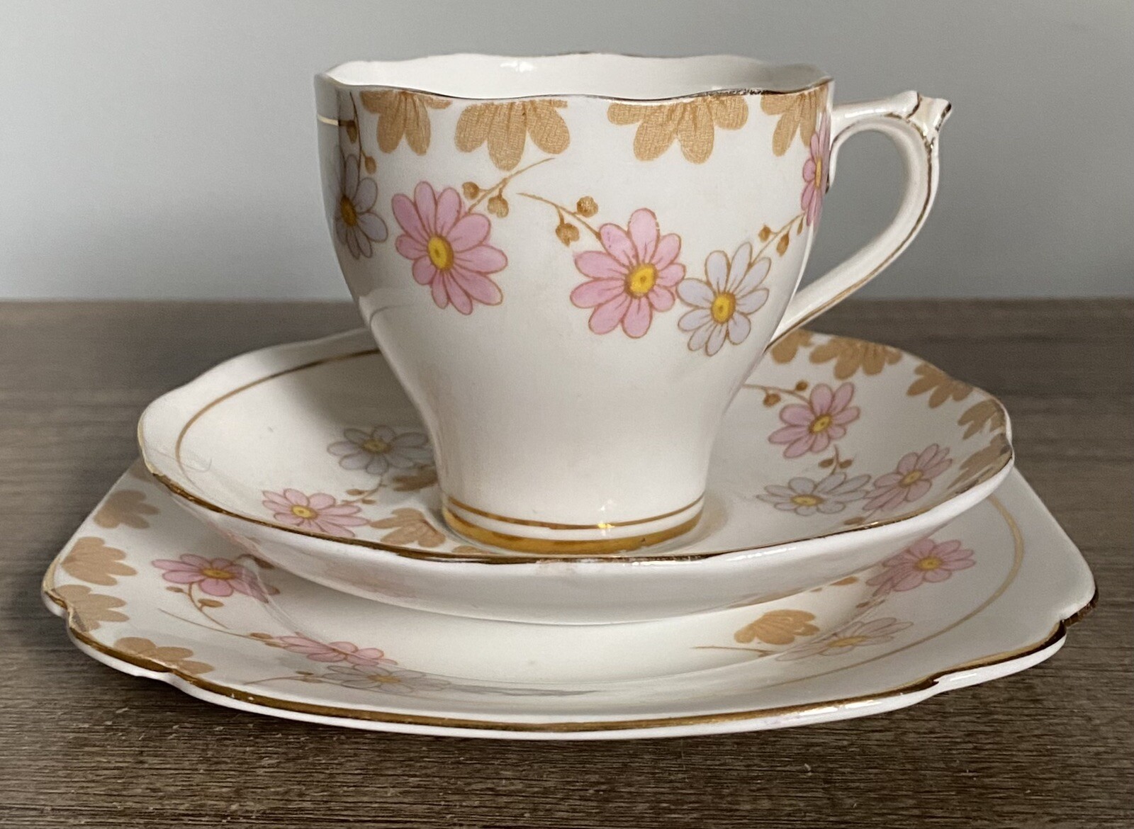 Roslyn Bone China Trio Teacup Set Lucius Pattern - Vintage Pastel Daisies c1940