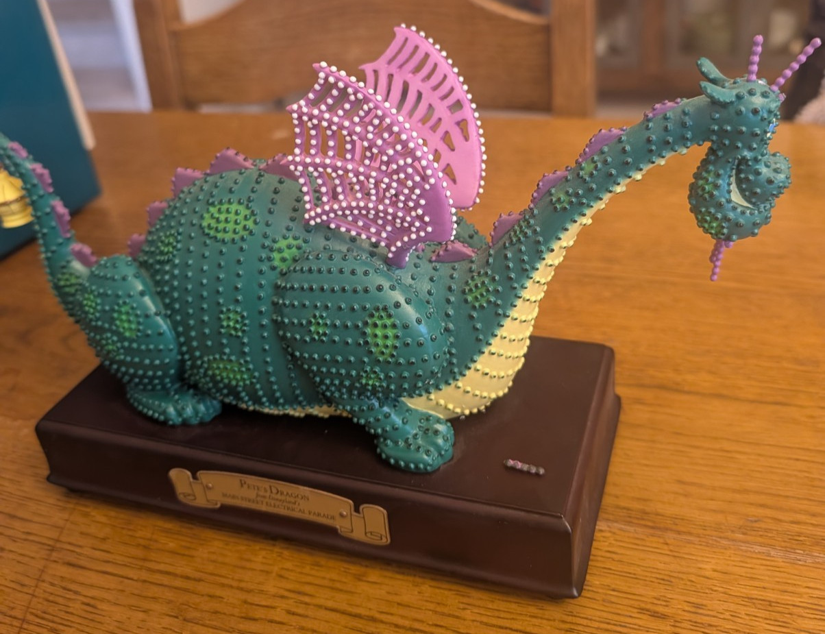 WDCC Pete's Dragon Elliott Main Street Electrical Parade Figurine Box COA Lanter