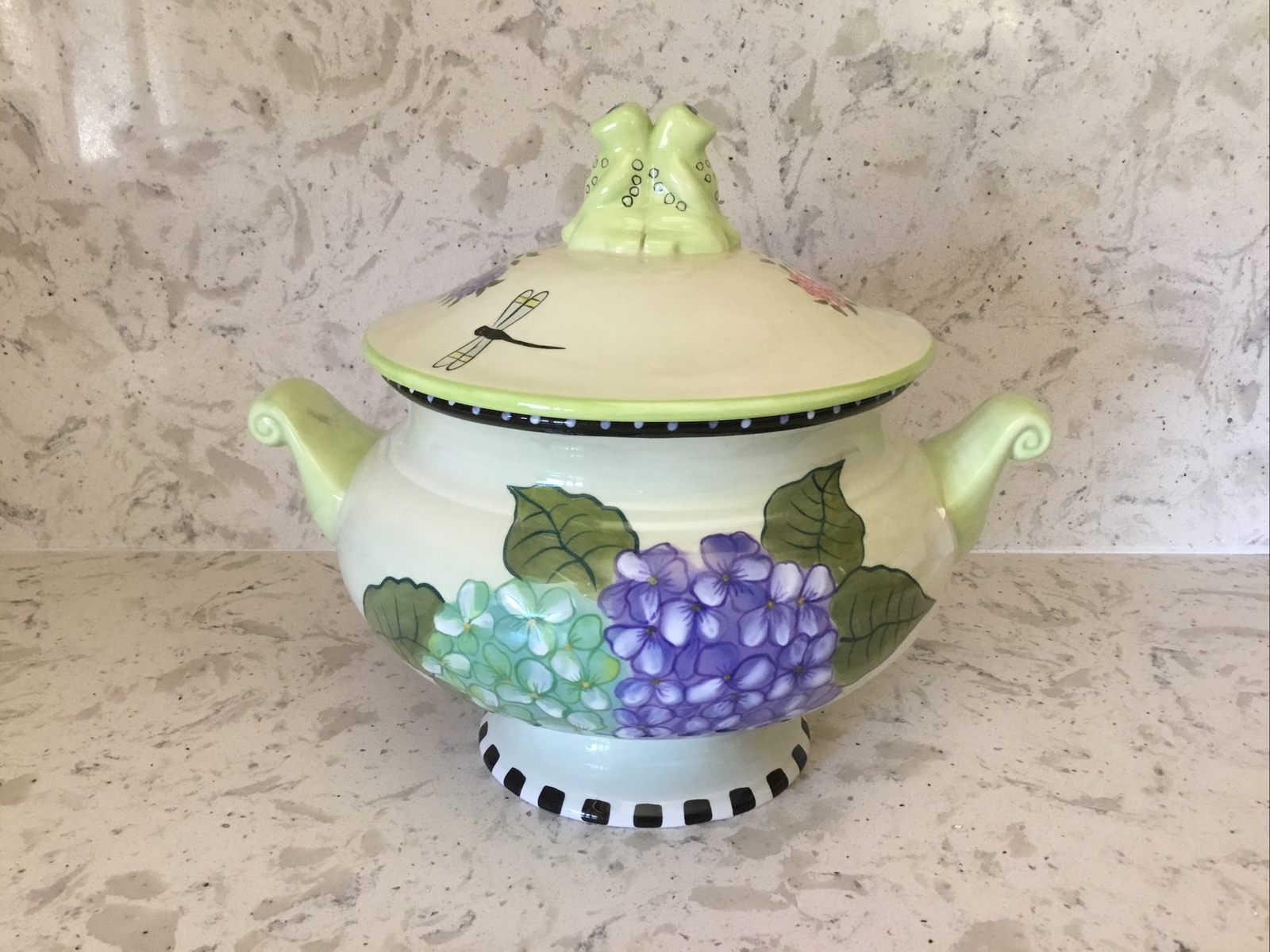 Zrike Conqui  Eileen Tramonte Covered Tureen Hand Painted Hydrangea w/ Frogs