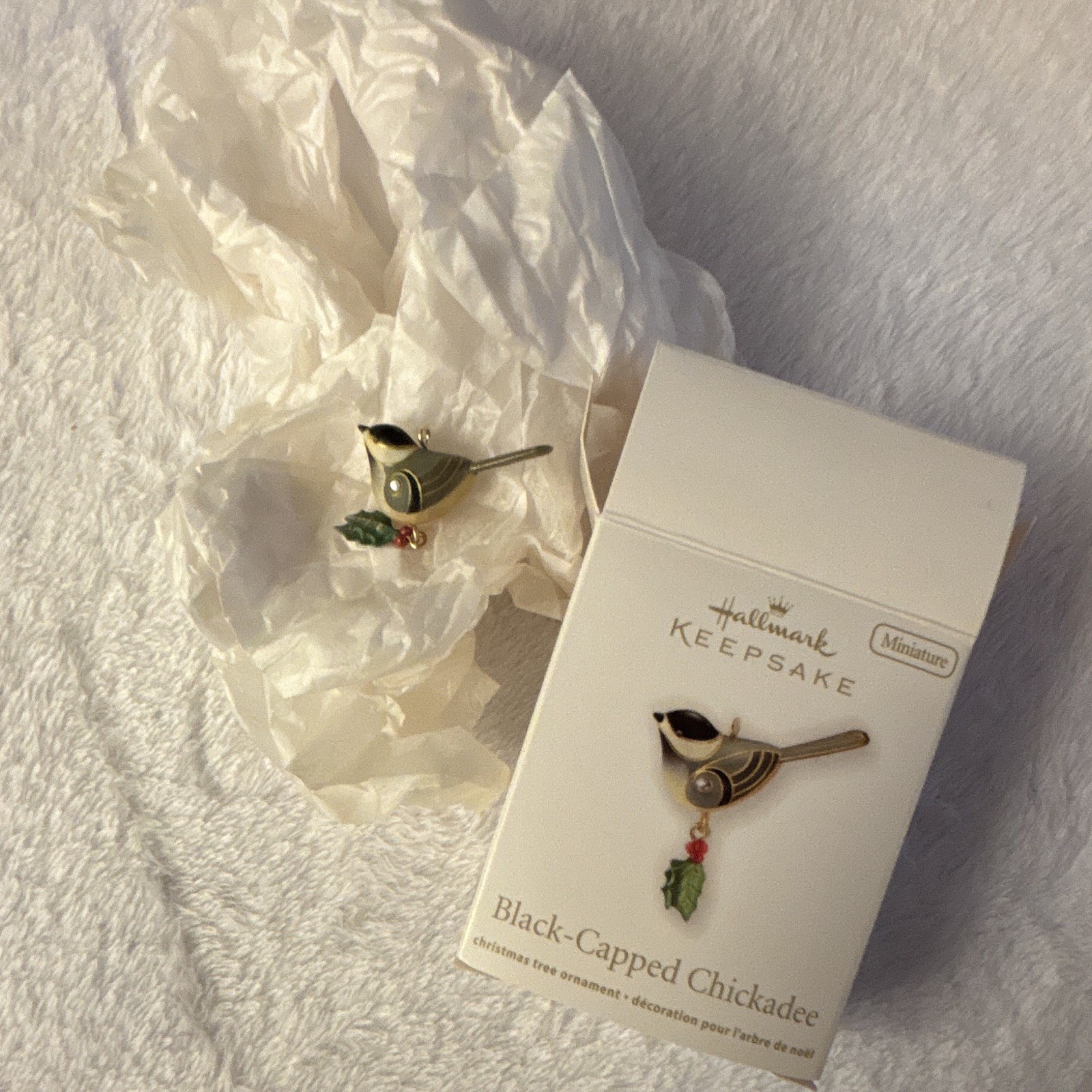 2011 Hallmark Black-Capped Chickadee Beauty of Birds Keepsake MINIATURE Ornament