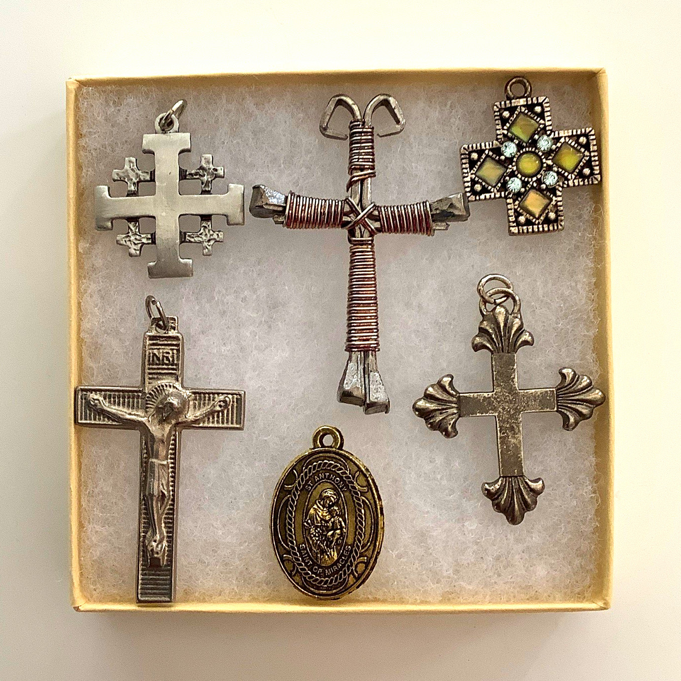 Lot of 6 Vintage Estate  Christian Cross/Crucifix Pendant Charms 