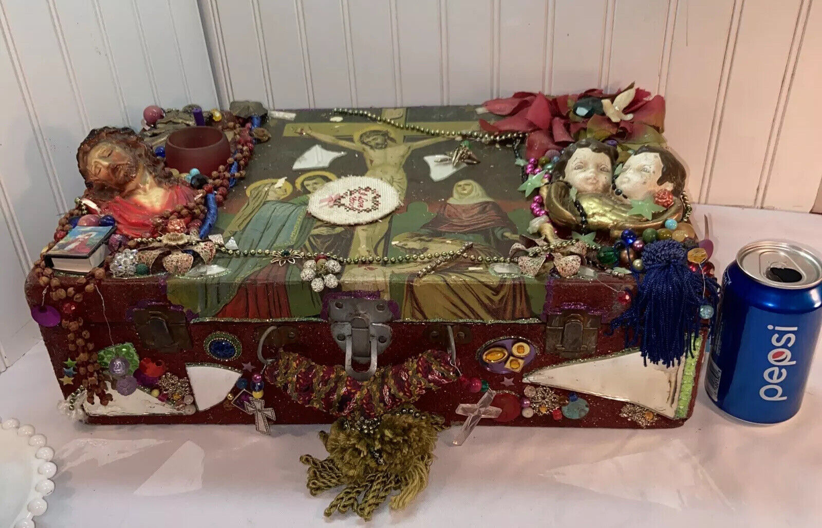 Vtg FOLK ART Decoupage Jewels Jesus Plaque Religious Shrine Painted Suitcase