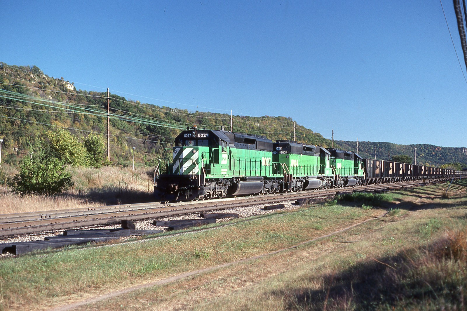 SF ORIG SLIDE BN BURLINGTON NORTHERN SD40-2 #8027+2 W/TRAIN - NELSON WI 1979