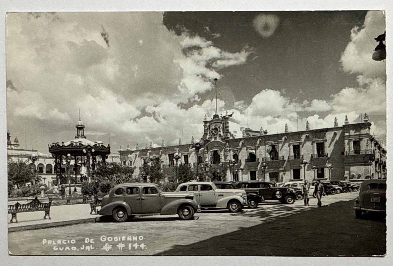 Vintage 1944 Palacio de Gobierno Ciudad Juarez Mexico Cars Street Scene Postcard