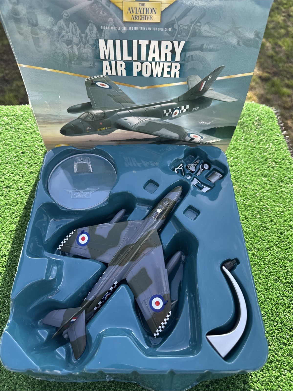 Corgi DieCast Hawker Hunter 43 Sqn RAF Leuchars \'The Fighting Cocks\' AA32704