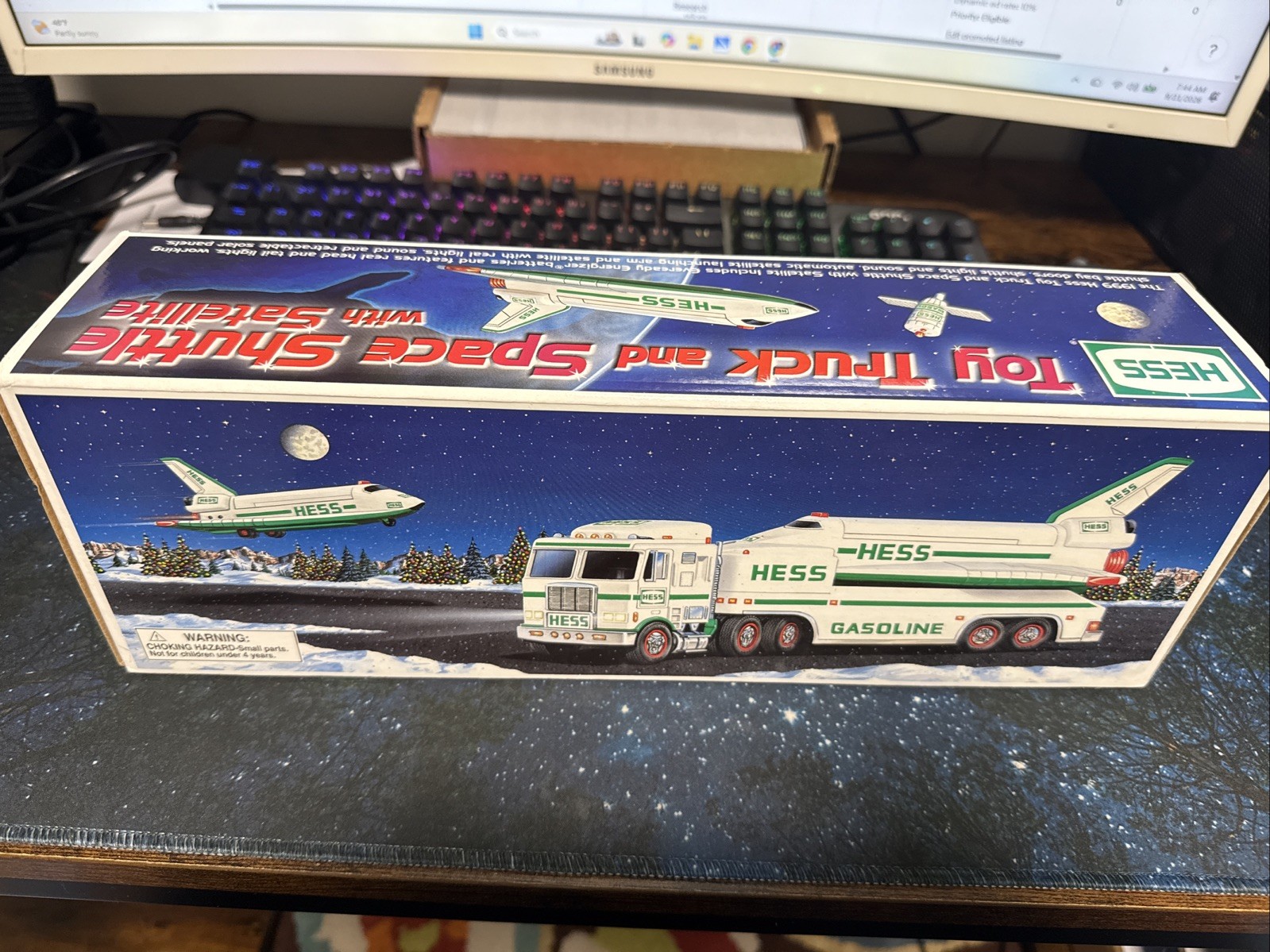 Hess 1999 Toy Truck and Space Shuttle With Satellite - N127