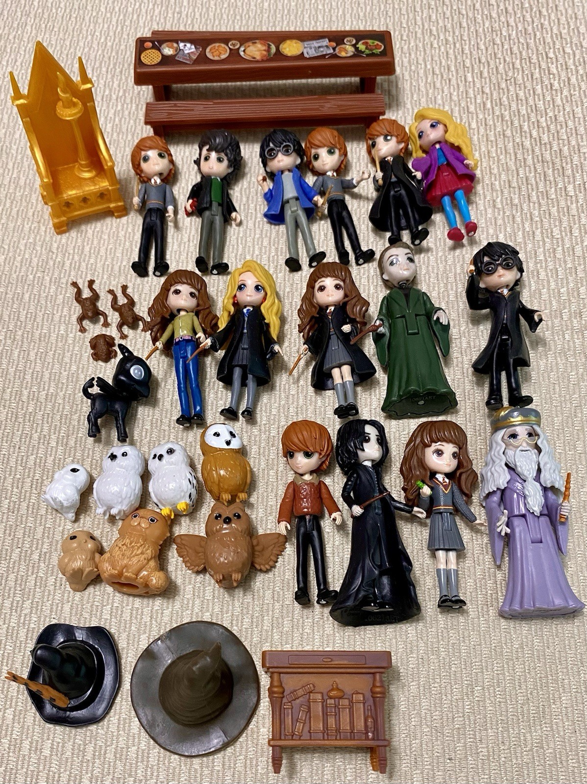 Huge Harry Potter Lot 34 Piece  3” Figures Furniture