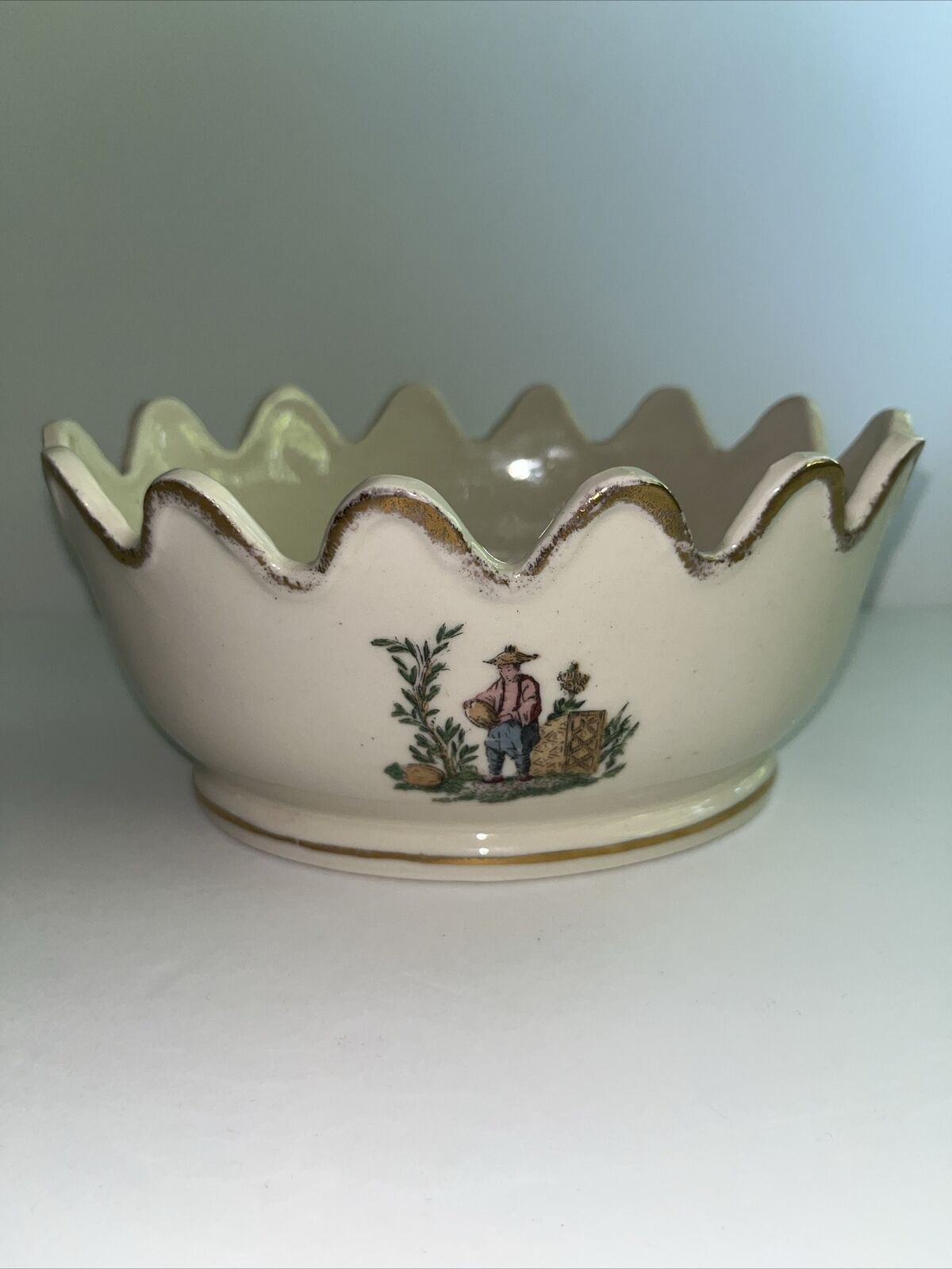 Vintage Oriental Circa 1940’s  Porcelain Pot/ Bowl with Scalloped Top