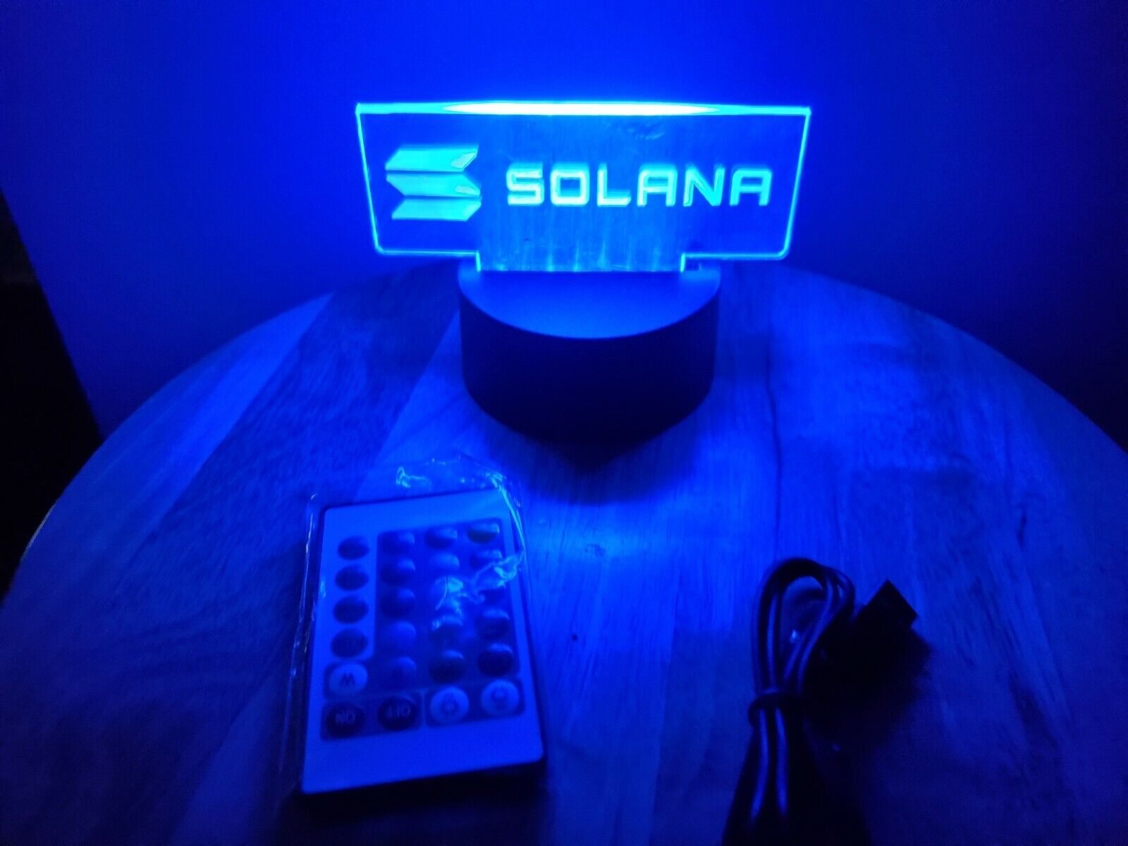 SOLANA CRYPTO, RGB LED POWERED PLEXI DESKTOP SIGN - REMOTE, STAND & USB CORD
