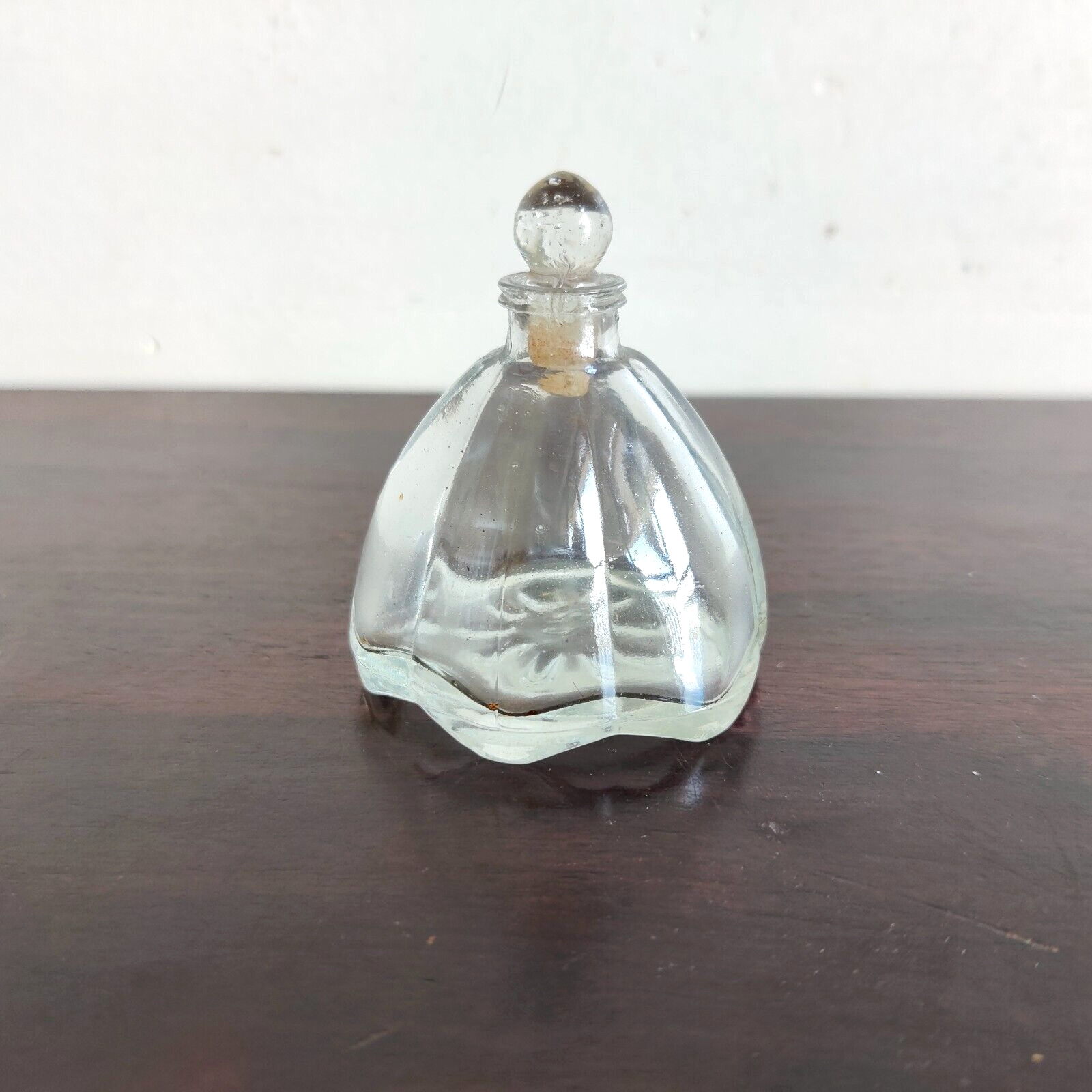 Vintage Clear Glass Perfume Bottle Decorative Collectible G904