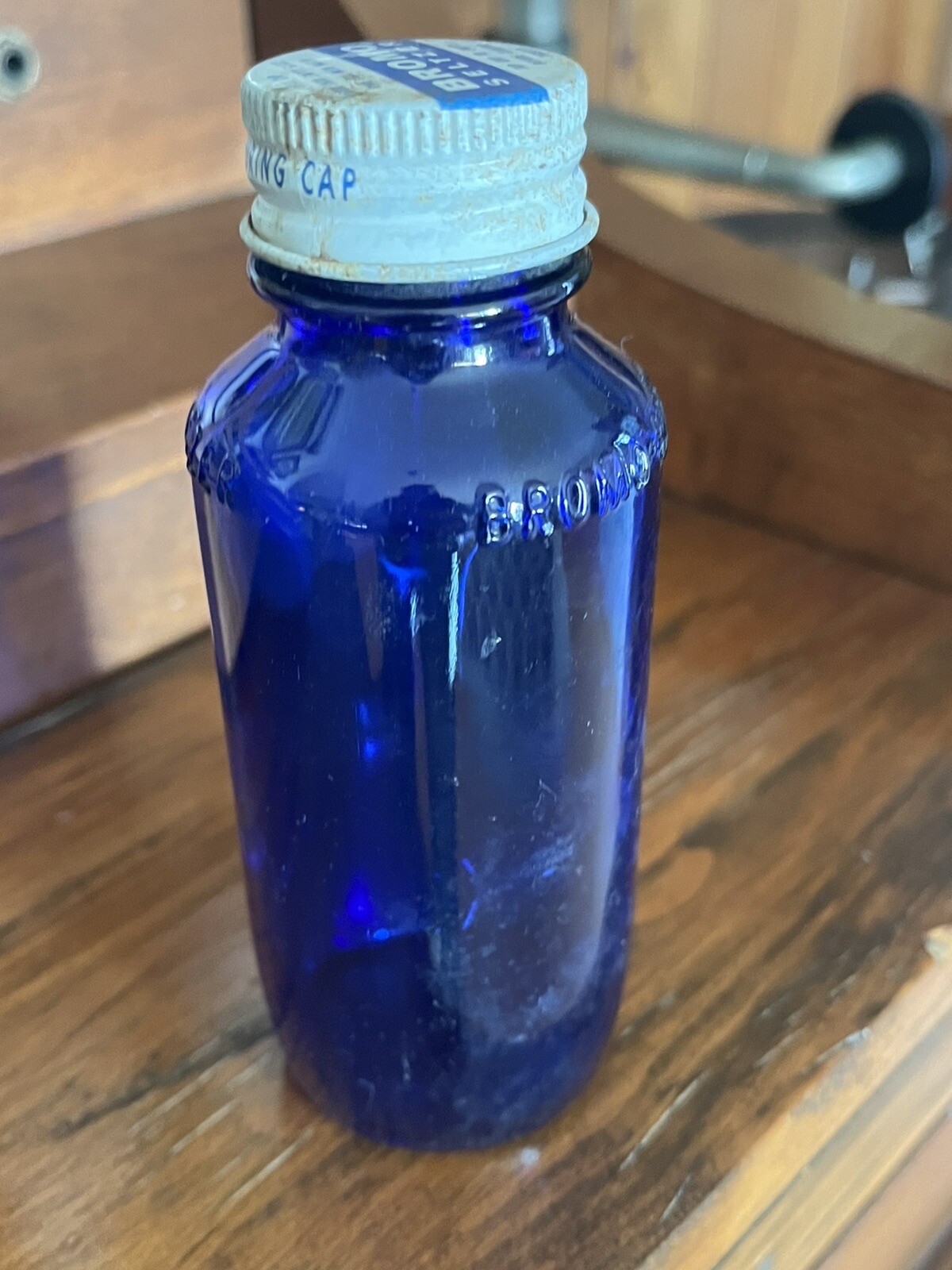 VINTAGE BROMO SELTZER ANTACID / ANALGESIC COBALT BLUE BOTTLE WITH LID