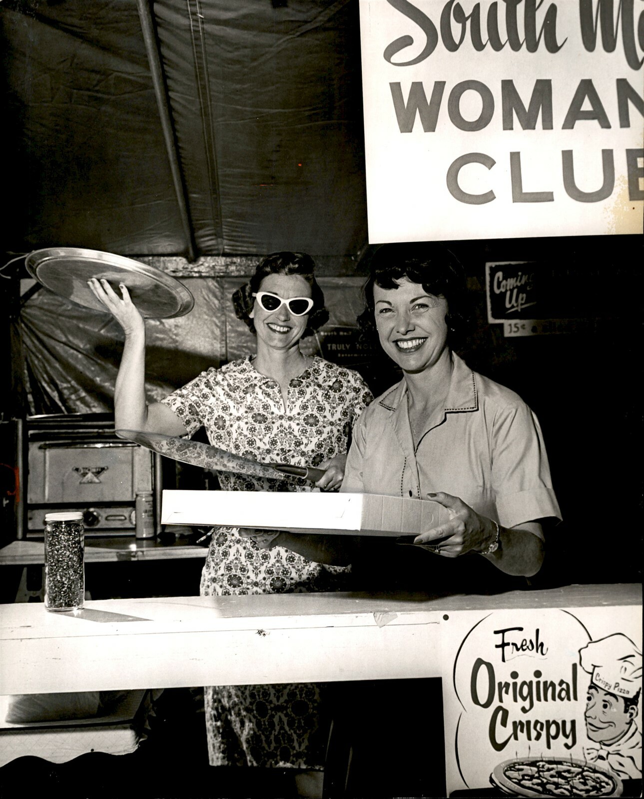 LG906 1963 Original Bob East Photo SOUTH MIAMI WOMENS CLUB Ladies Serving Pizzas
