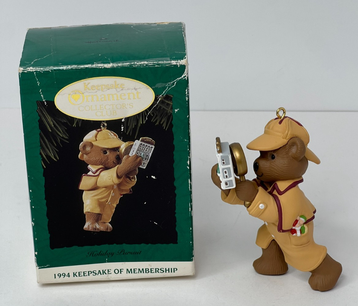Hallmark Ornament 1994 Collector\'s Club Holiday Pursuit Sherlock Holmes Bear