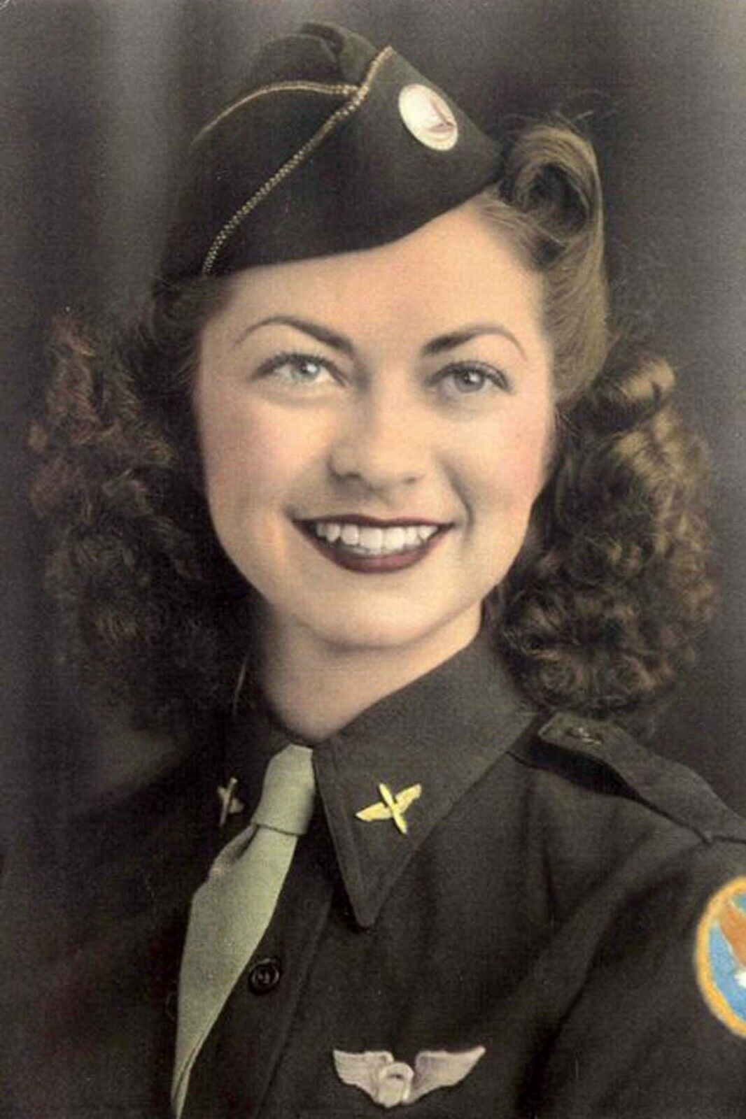 beautiful woman in military uniform WW2 Photo Glossy 4*6 in B002 