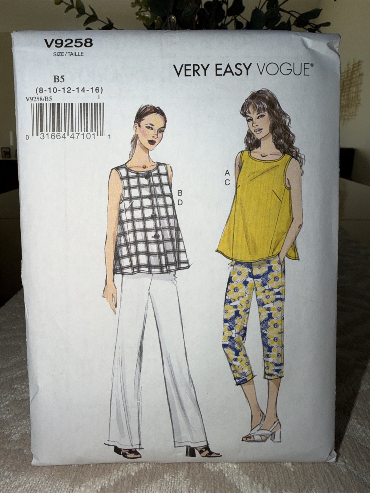 Vogue V9258 Very Easy Misses' Tops and Pants Size 8-16 Uncut