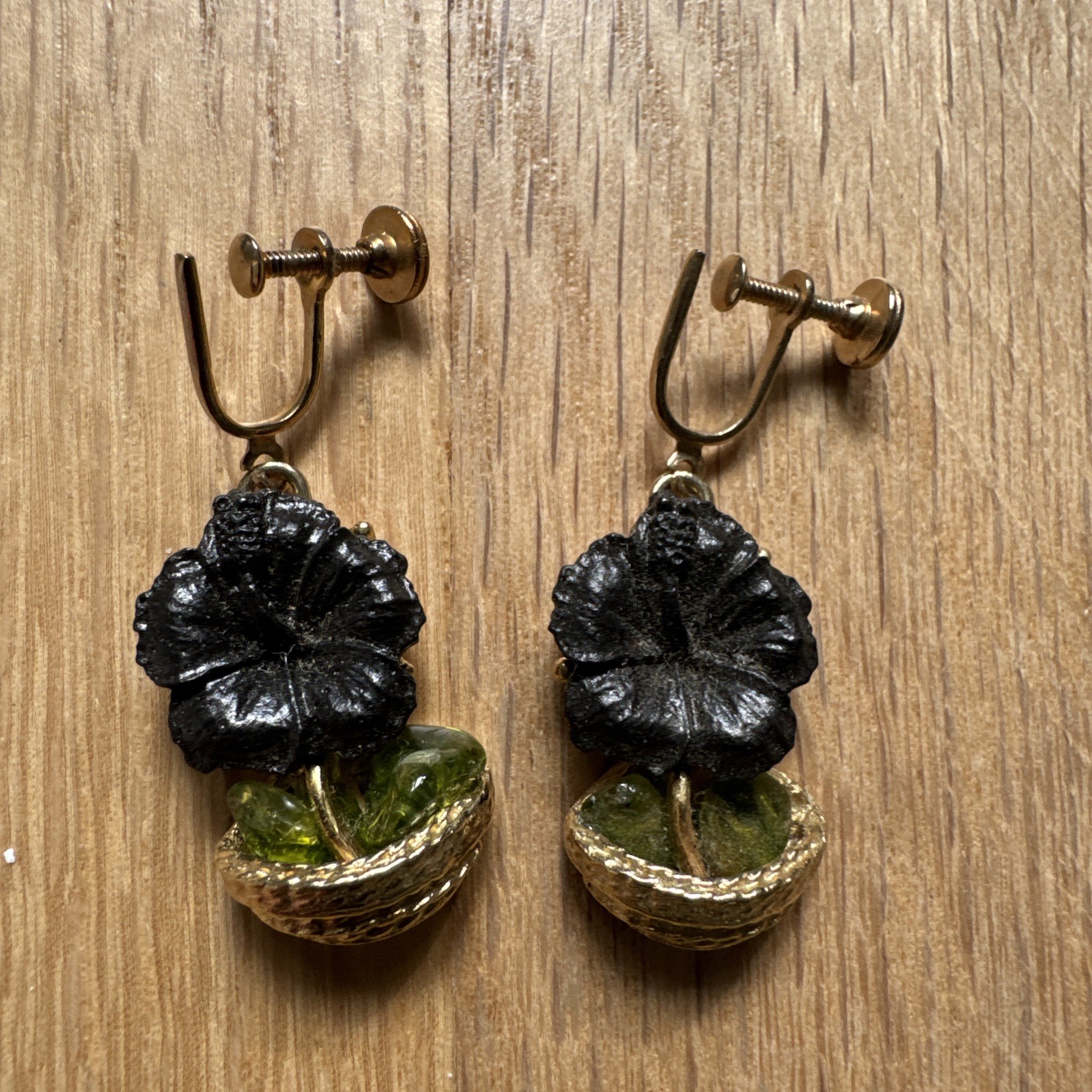 Vintage Hawaii Hibiscus Maile Olivines Screw Back Earrings Gold Plate