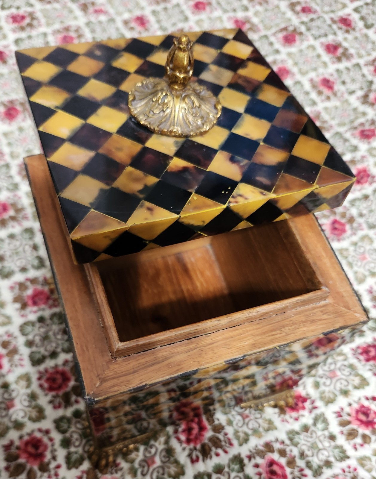 Vintage Maitland Smith Harlequin Inlaid Penshell Decorative Box Brass Feet Finia