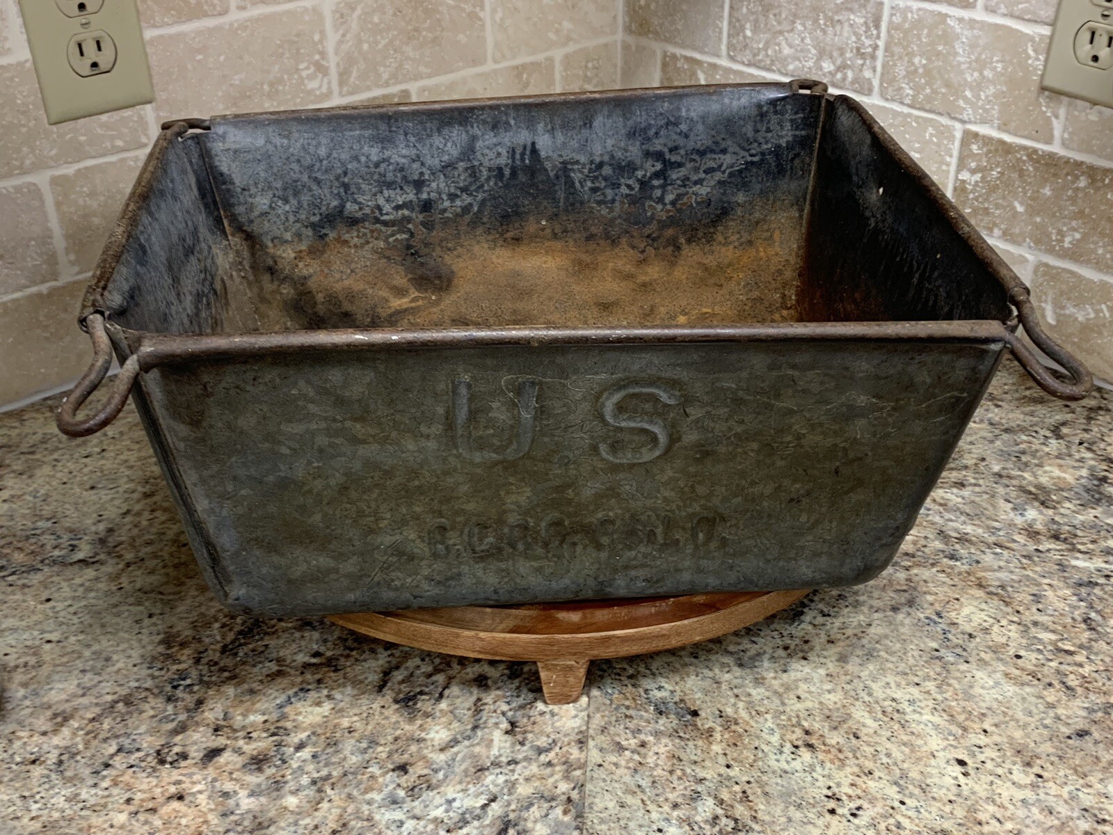 ANTIQUE RARE LARGE WW2 US C.C. CO. CIN. O CAMP FIELD GEAR METAL FEED PAN (17A)