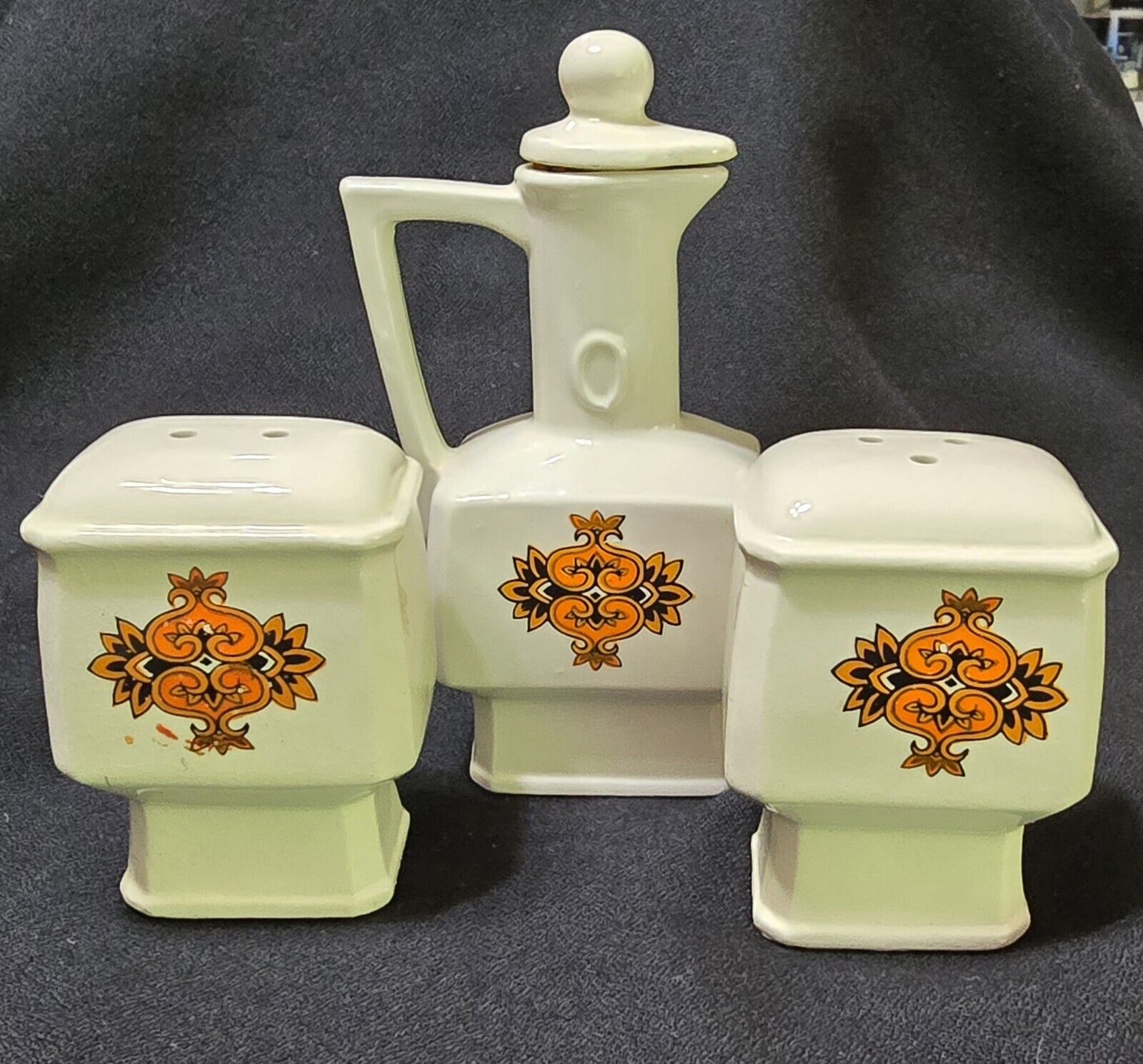 Vintage salt and pepper shakers and oil cruet. Japan. Shakers 3\