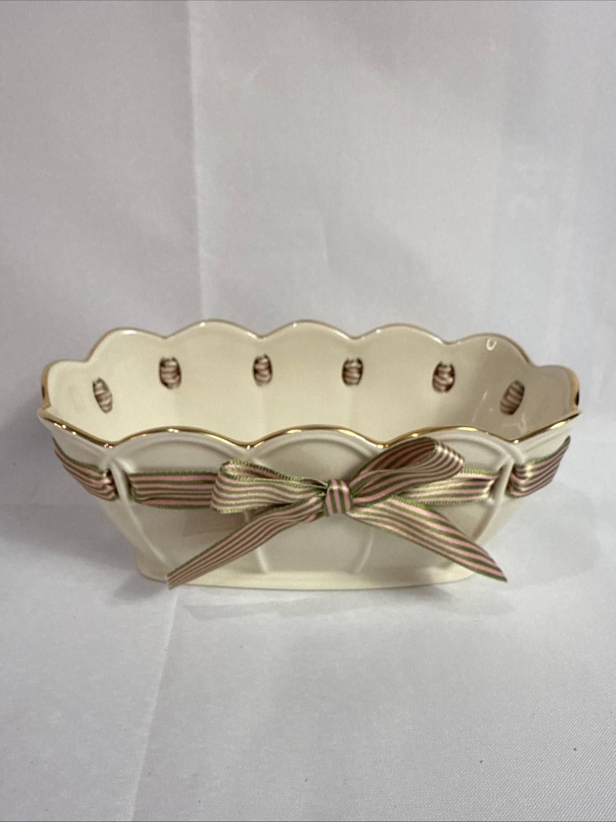 Vintage Lenox Great Giftables Collection Sm Pierced Bowl w Weaved Ribbon. NIB.