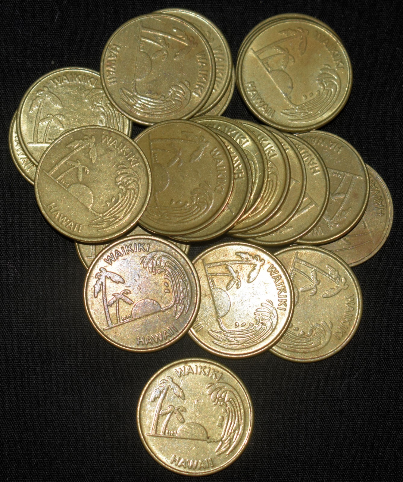 157w. 1 x BRASS 1 INCH DIAMETER WAIKIKI HAWAII, ARCADE GAMING TOKEN. PALM TREES 157w. 1 x BRASS 1 INCH DIAMETER WAIKIKI HAWAII, ARCADE GAMING TOKEN. PALM TREES