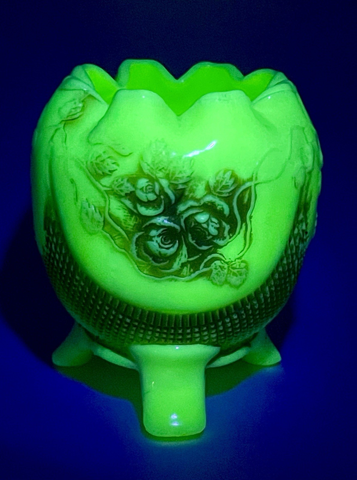Northwood Fine Cut & Roses Custard Uranium UV Glass Rose Bowl Like Fenton