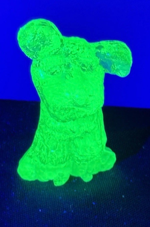 BOYD ART GLASS SCOTTISH TERRIER DOG UV LIGHT REACTIVE VASELINE Uranium Glows