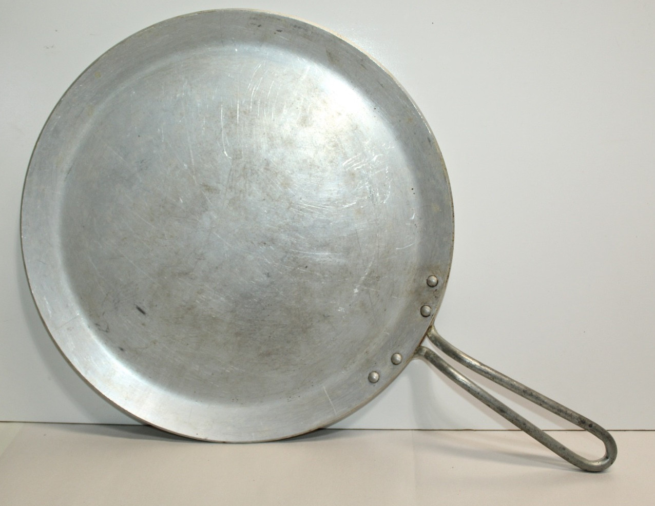 VINTAGE WEAR-EVER ROUND STOVE TOP ALUMINUM FLAT GRIDDLE PAN 12.5\
