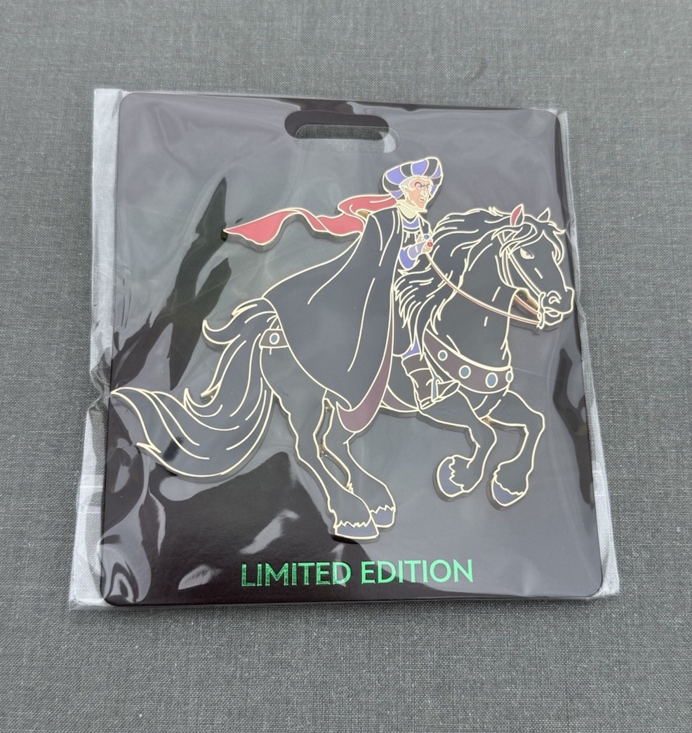Disney WDI MOG They\'re Off Villains Takeover Hunchback Claude Frollo Pin