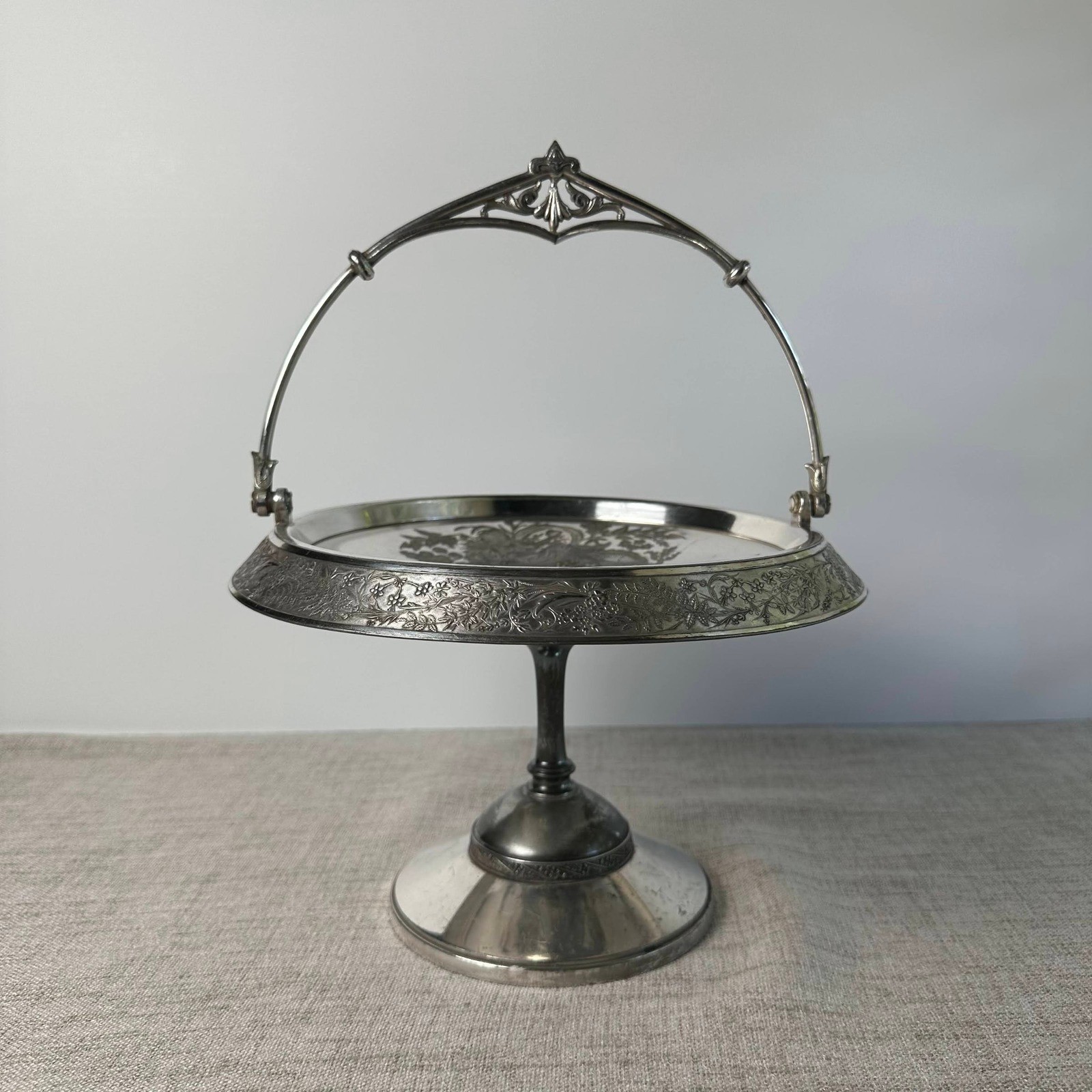 Antique Meriden B Co 1776 Silverplate Victorian Bride's Basket Figural