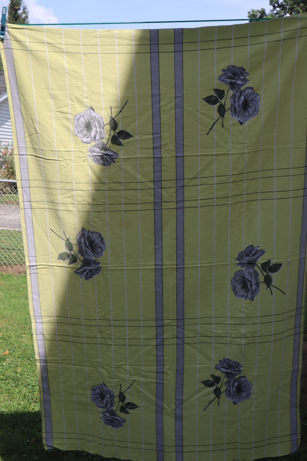 Vtg 1940S 50S 60S Tablecloth  Roses  Gray Yellow  35x55”