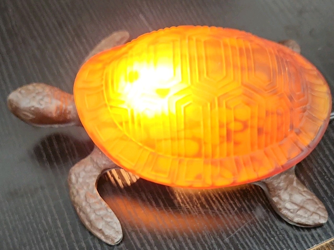 Vintage HT Tiffany Style Amber Glass Turtle Accent Lamp Light