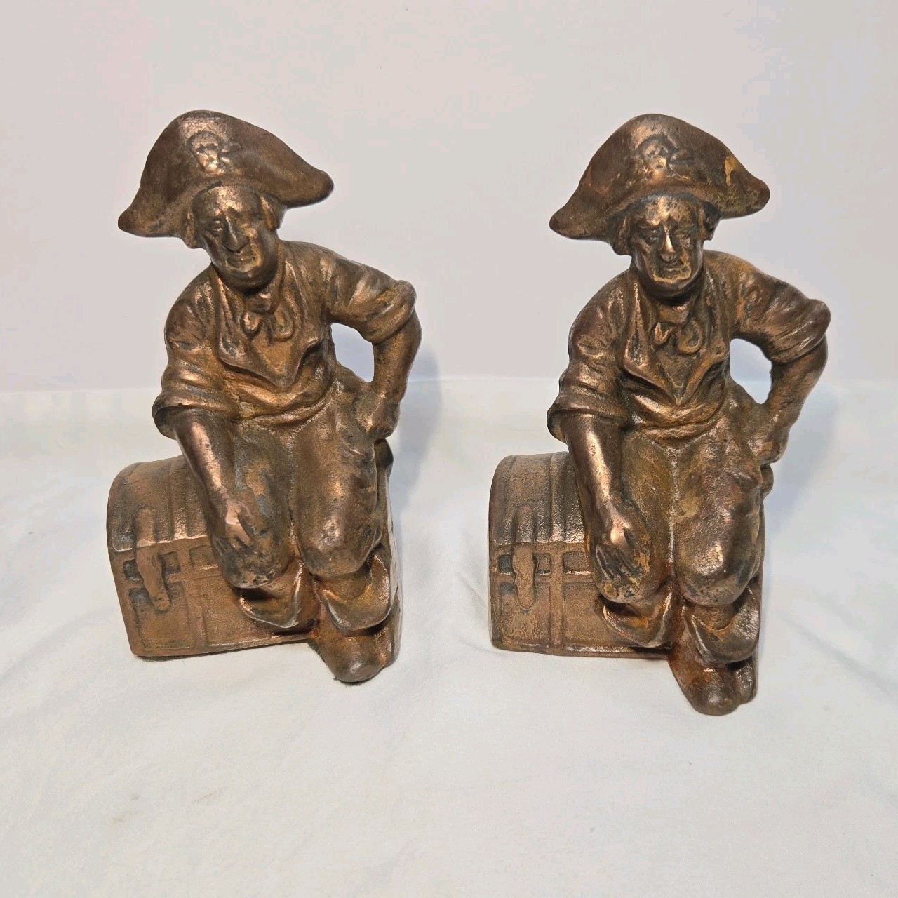 (2) Vintage Cast Iron Doorstop Bookend Old Pirates w/Treasure Chest Littlestown (2) Vintage Cast Iron Doorstop Bookend Old Pirates w/Treasure Chest Littlestown