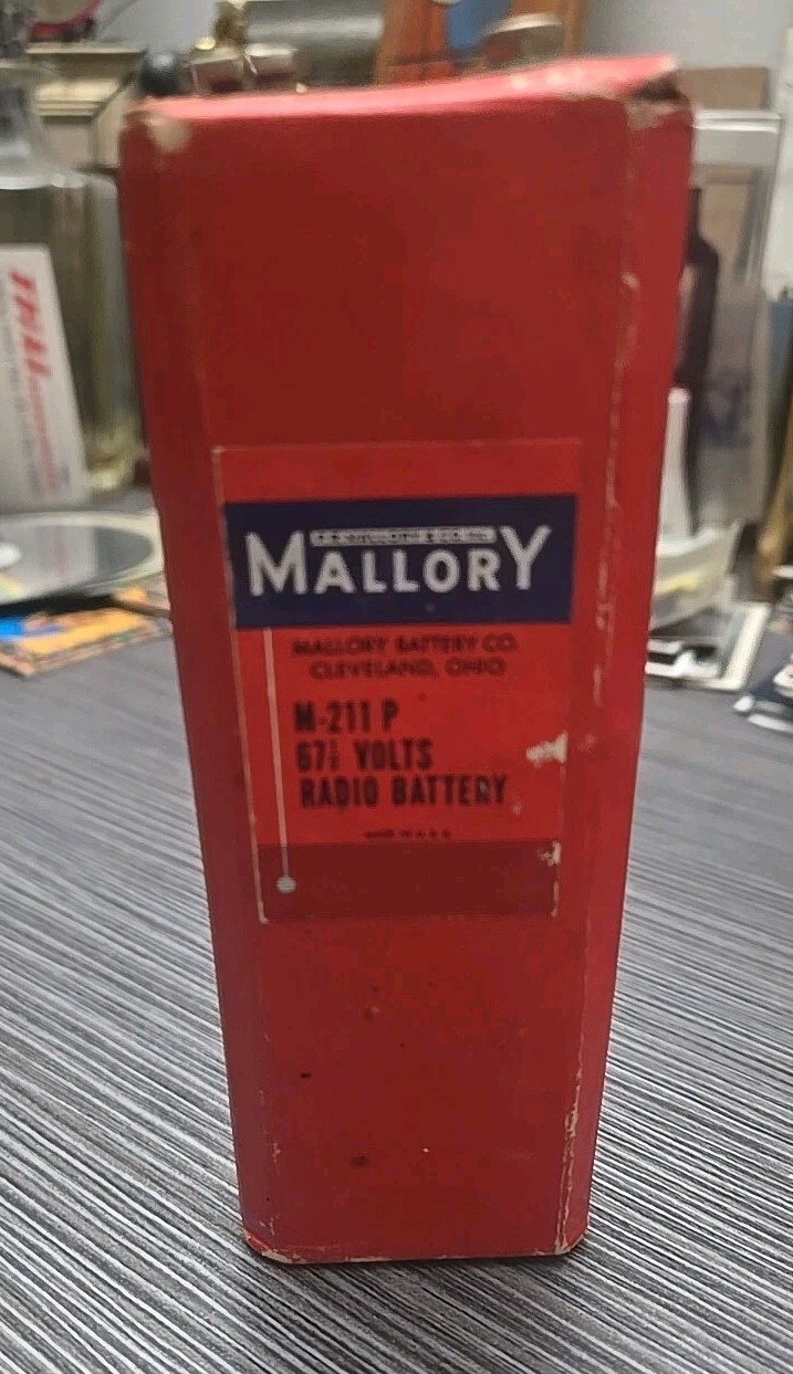 Vintage Mallory 67 1/2 Volts Battery M-211 P5 1/2 Vintage Mallory 67 1/2 Volts Battery M-211 P5 1/2