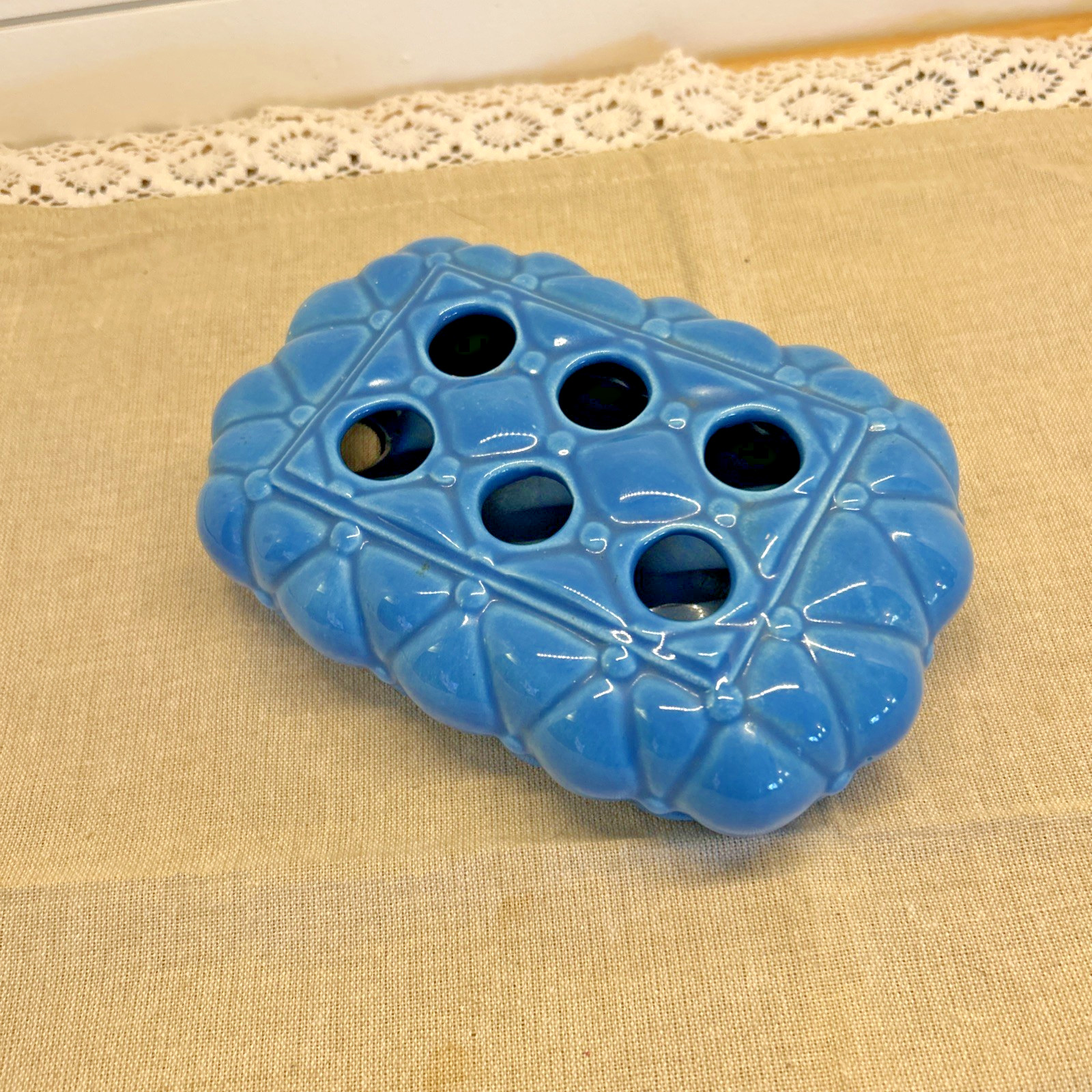 Vintage 50s-60s Arnart Teal Blue Quilted Ceramic 6 Compartment Lipstick Holder Vintage 50s-60s Arnart Teal Blue Quilted Ceramic 6 Compartment Lipstick Holder