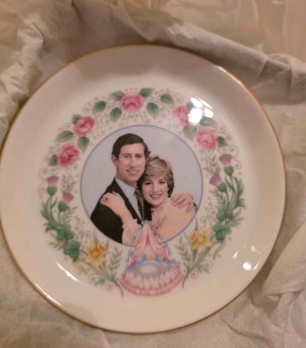 Crown Staffordshire Bone China Collector Plate Prince William Birth 1982
