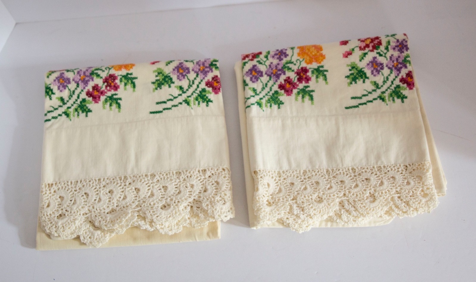 (2) Vtg Hand Embroidered Pillowcases With Crocheted Lace Trim-LN