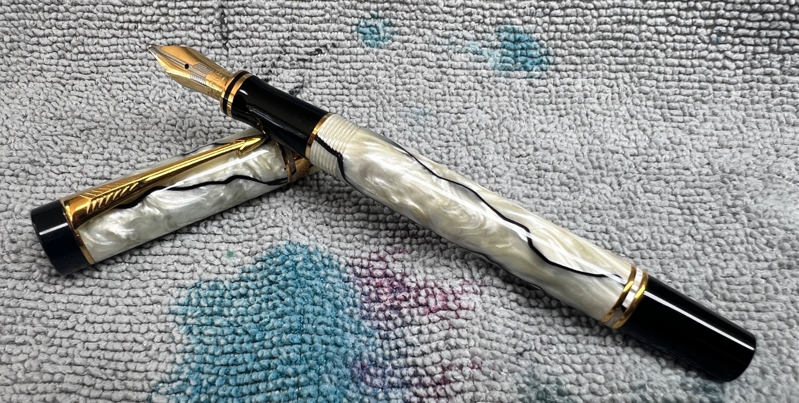 1990's PARKER DUOFOLD INTERNATIONAL BLACK & PEARL 18K  M  NIB - Near Mint