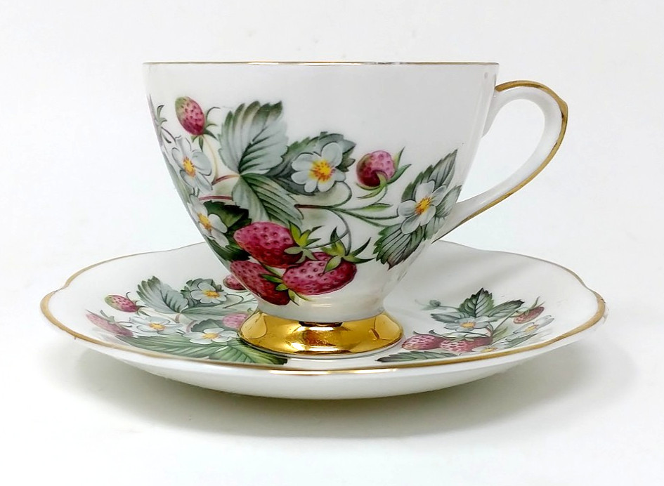 Vintage 1950s-1970s Taylor & Kent England Elizabethan Floral Teacup with Saucer