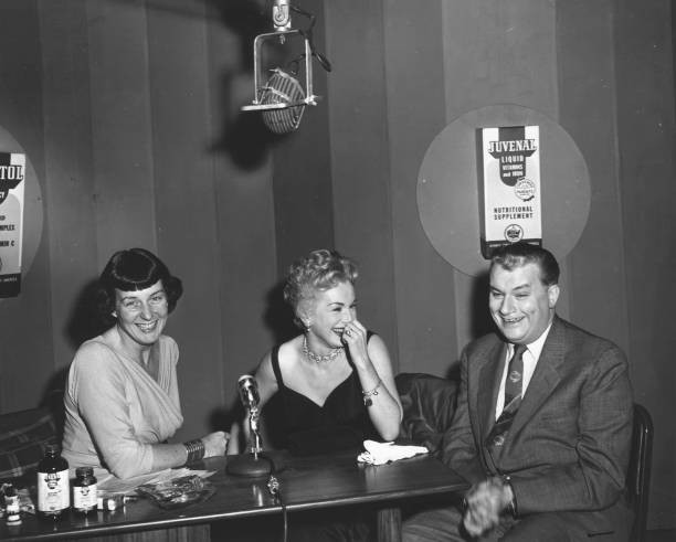 Hungarian born American actress Eva Gabor shares a laugh unnamed h- Old Photo
