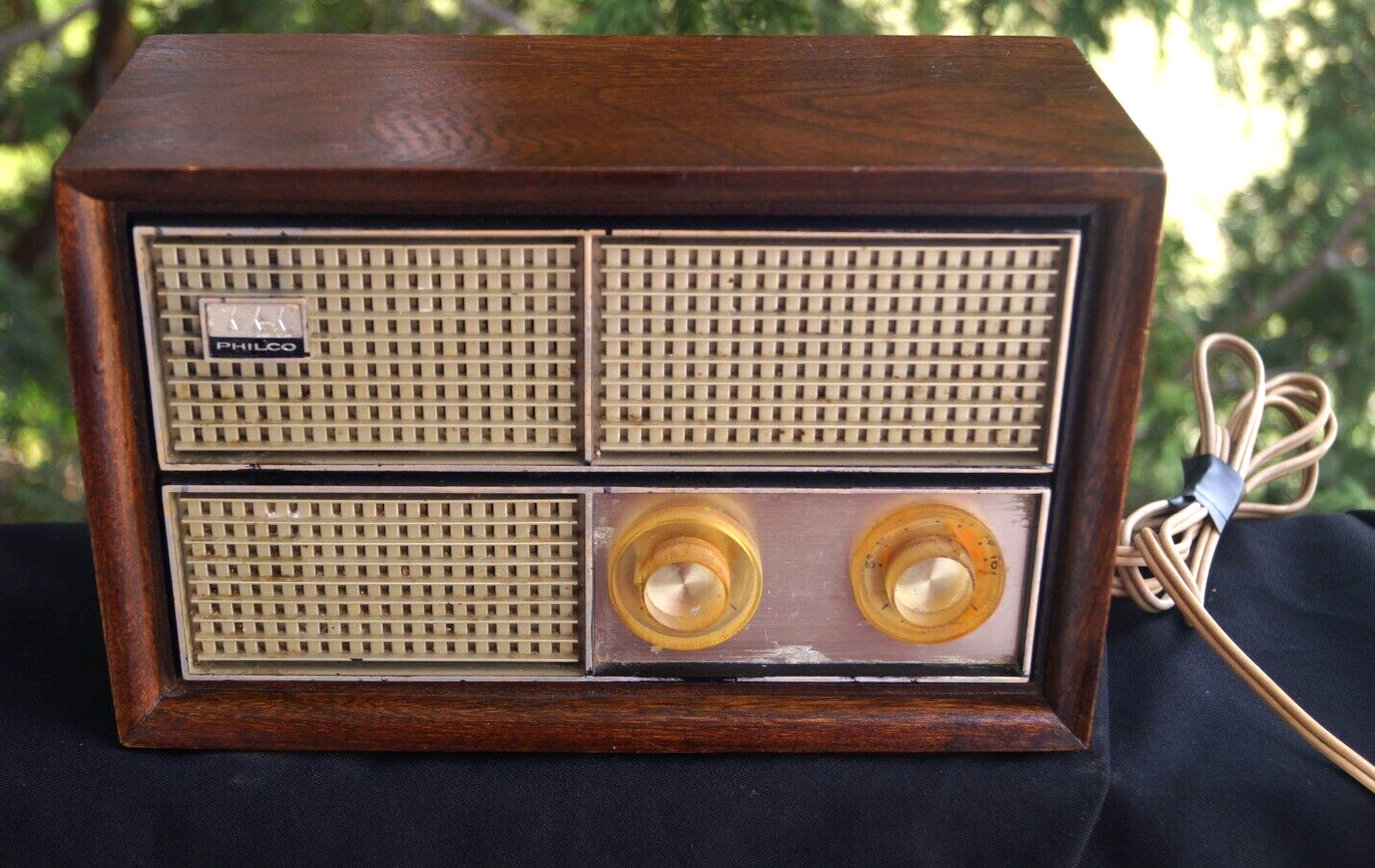 Antique 1962 Philco Model 1000 C Tube Radio - BC AC - Works Great - Wood Case