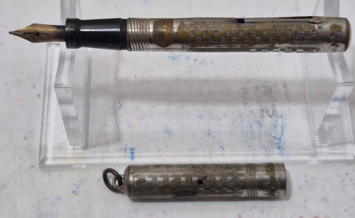 Vintage Never Break Fountain Pen Eagle With 14k Gold Nib DAMAGED DENTED Body