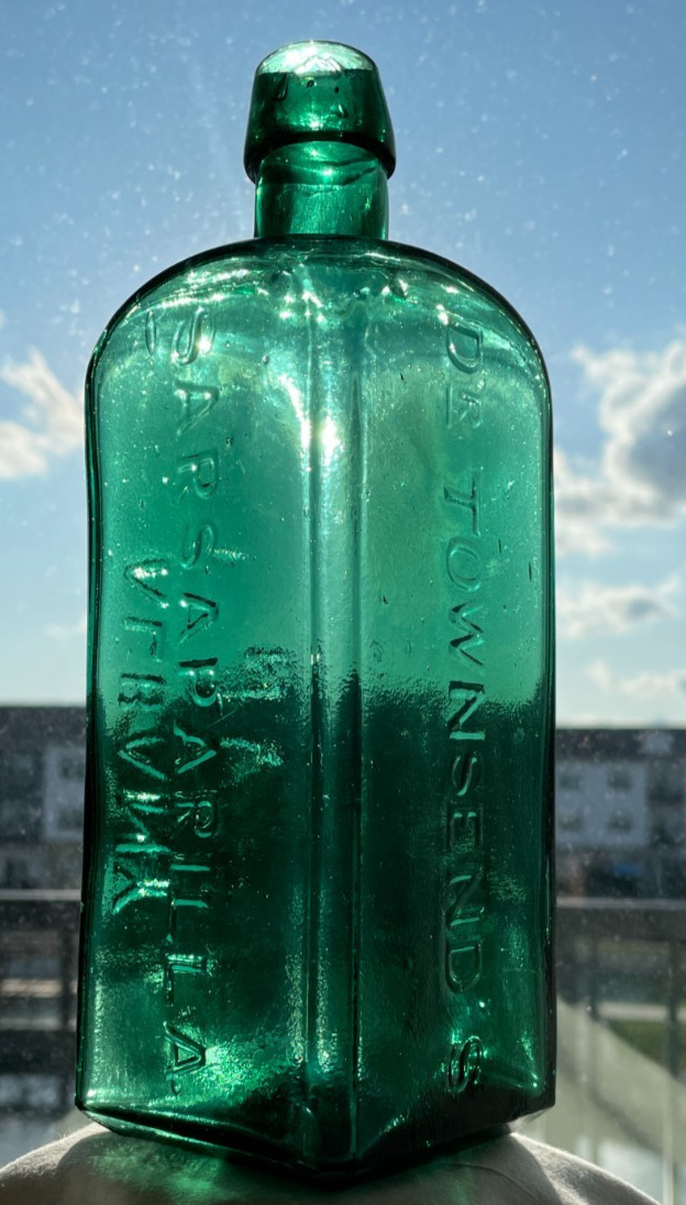 ANTIQUE BOTTLE DR. TOWNSEND\'S / SARSAPARILLA / ALBANY, N.Y. CRUDE TEAL MEDICINE