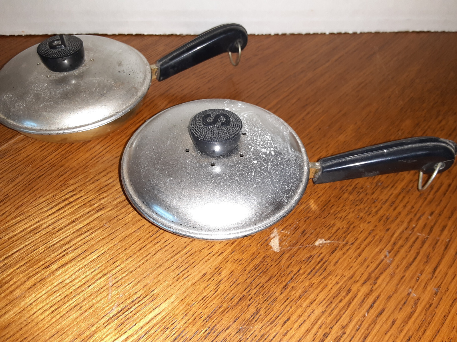 VINTAGE BRILLIUM REVERE WARE FRY PANS SALT & PEPPER SHAKERS