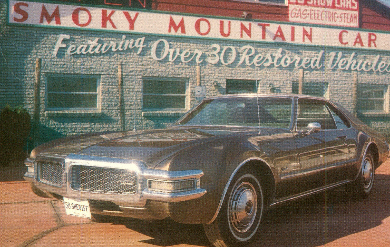 Pigeon Forge, TN Postcard Vtg 1980 Smoky Mtn Car Museum 30 Restored Vehicles  N